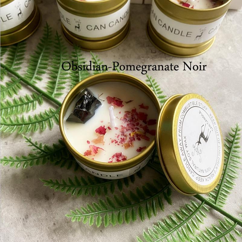 Essential Oil Scented Soy Wax Candle With Natural Rough Crystal And Dried Flowers